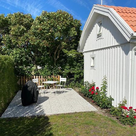 Attefallshus Pa Aengoe I Kalmar Exterior photo